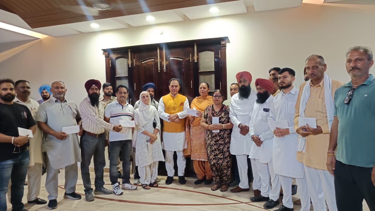 95 लाख रुपये की ग्रांट से चब्बेवाल हलके का होगा कायाकल्प; सांसद डॉ. चब्बेवाल द्वारा चेक वितरित किए गए